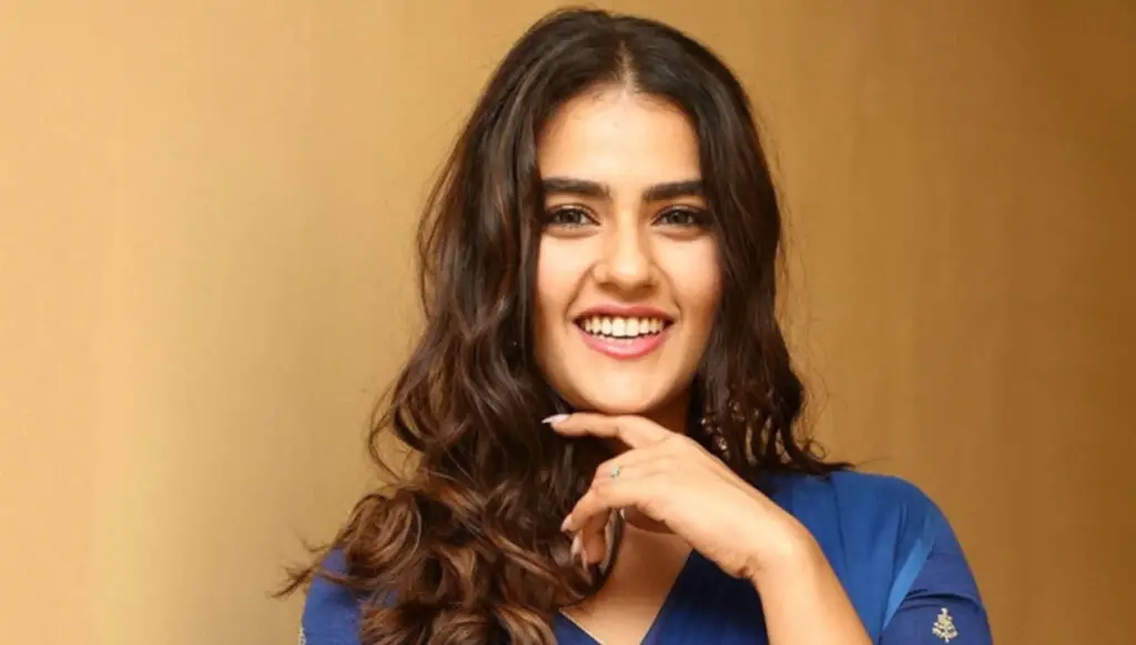 Kavya Thapar Wikipedia, Cast, Net Worth, Navel, Bikini, Age, Instagram ...