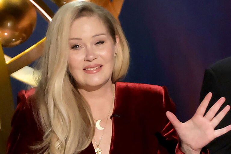 Christina Applegate Bio, Age, Husband, Net Worth - Aitechtonic