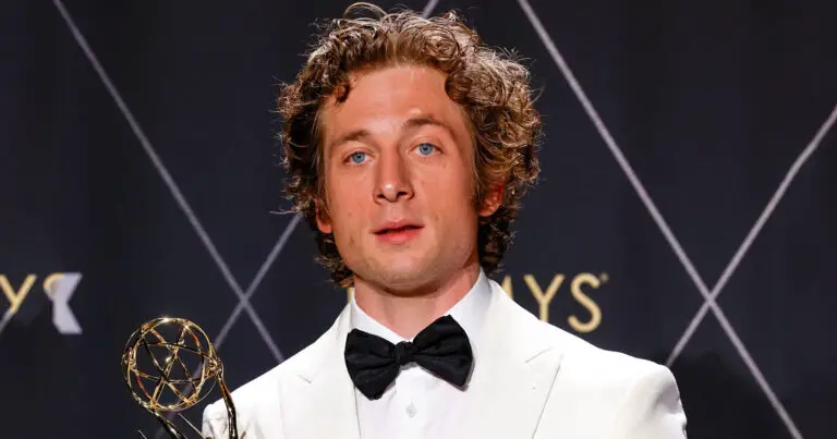 Jeremy Allen White: Ethnicity, Wikipedia, Net Worth, and Career ...