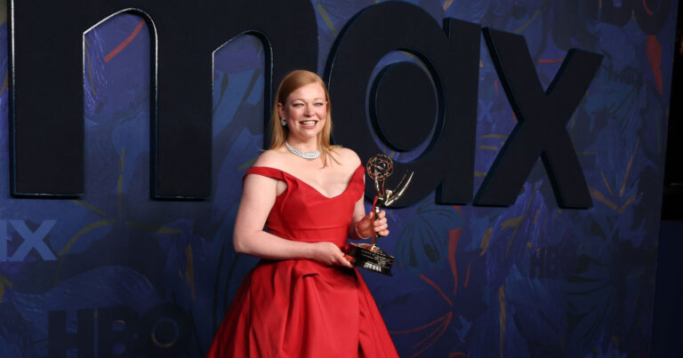 Sarah Snook: Instagram, Net worth, Husband - Aitechtonic