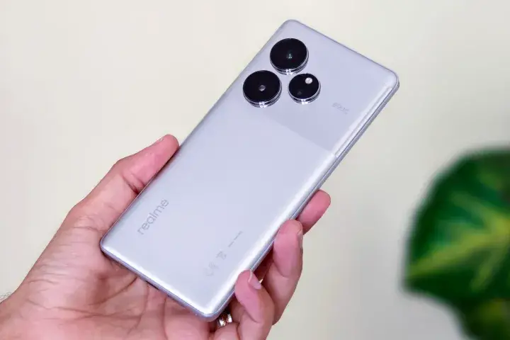 Realme GT 6 with AI