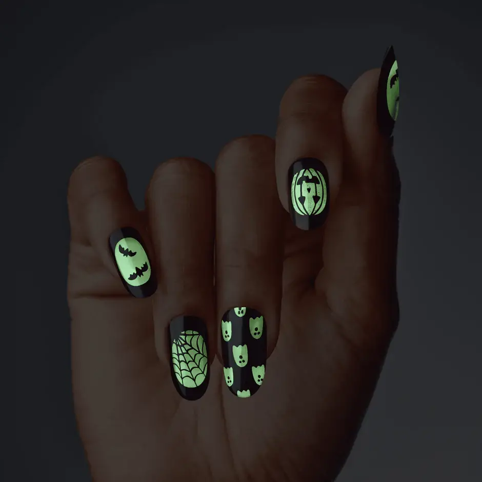 KISS Halloween Nail Kit