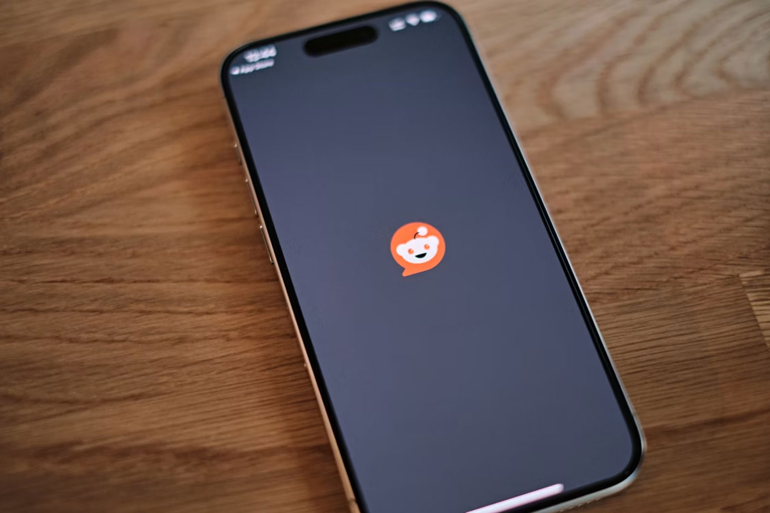 Reddit Beats TikTok to Rank 4th in UK Social Media