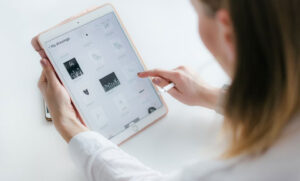 How to Unhide Apps on an iPad